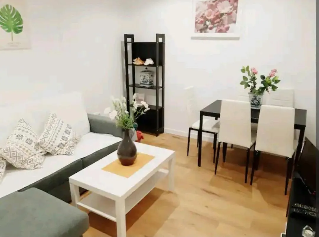 Apartamento Centrico En Granada Con Garaje Gratis. contacts